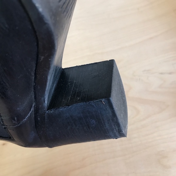 Nisolo Heeled Chelsea Boot - Picture 6 of 9